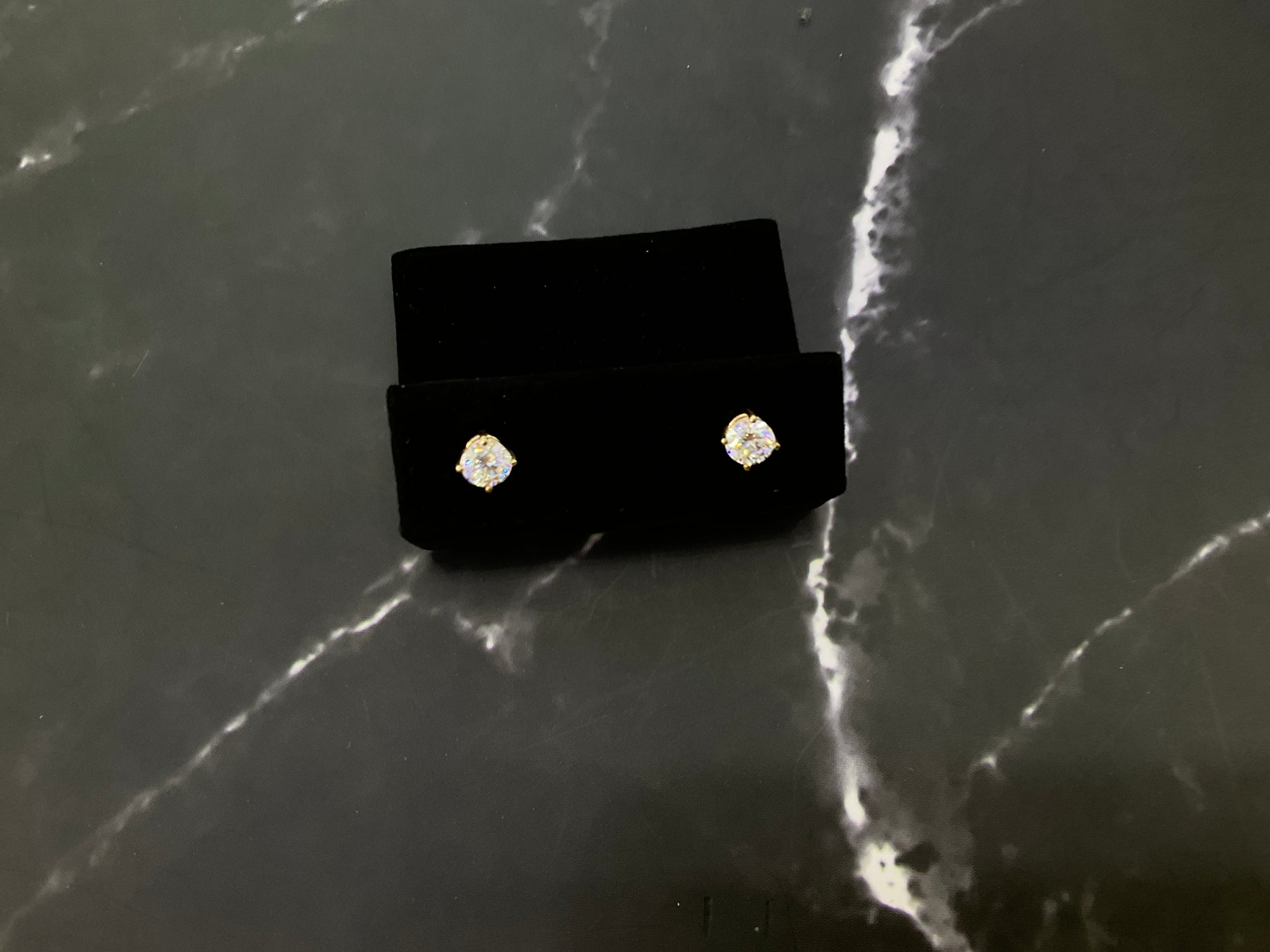 18K Diamond Earrings 2402639