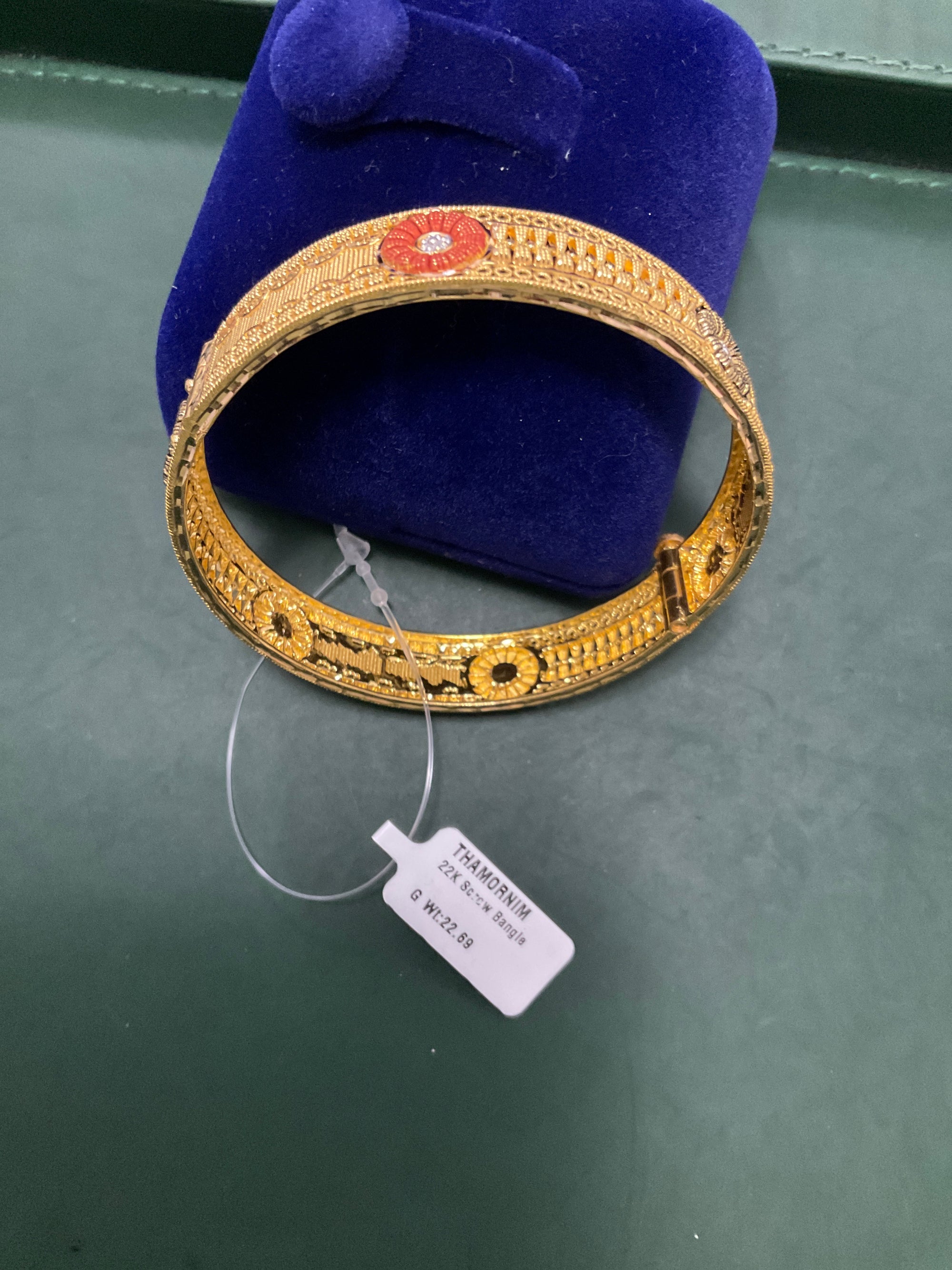 22K Screw Bangle 2807211