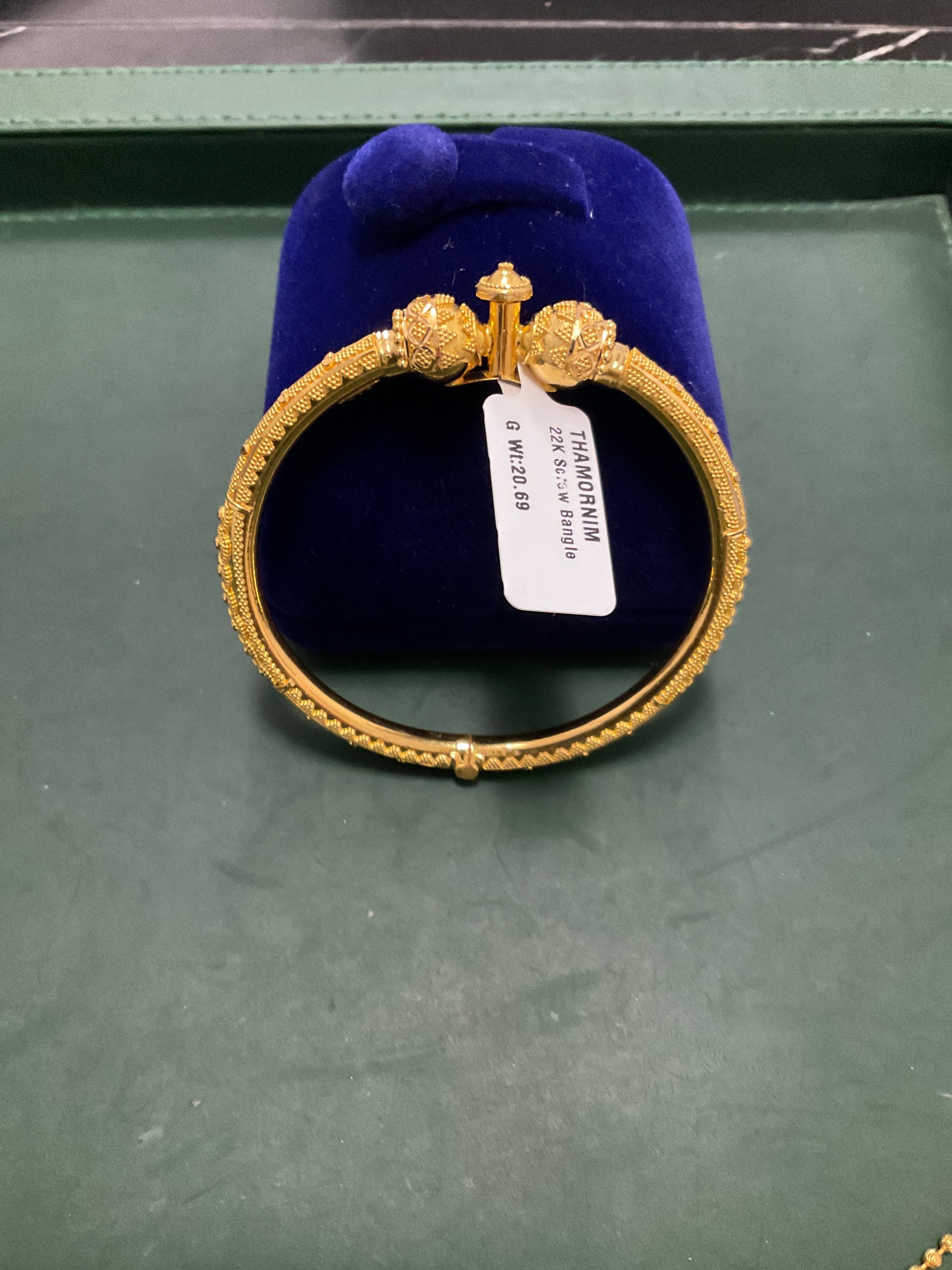 22K Screw Bangle 2807293
