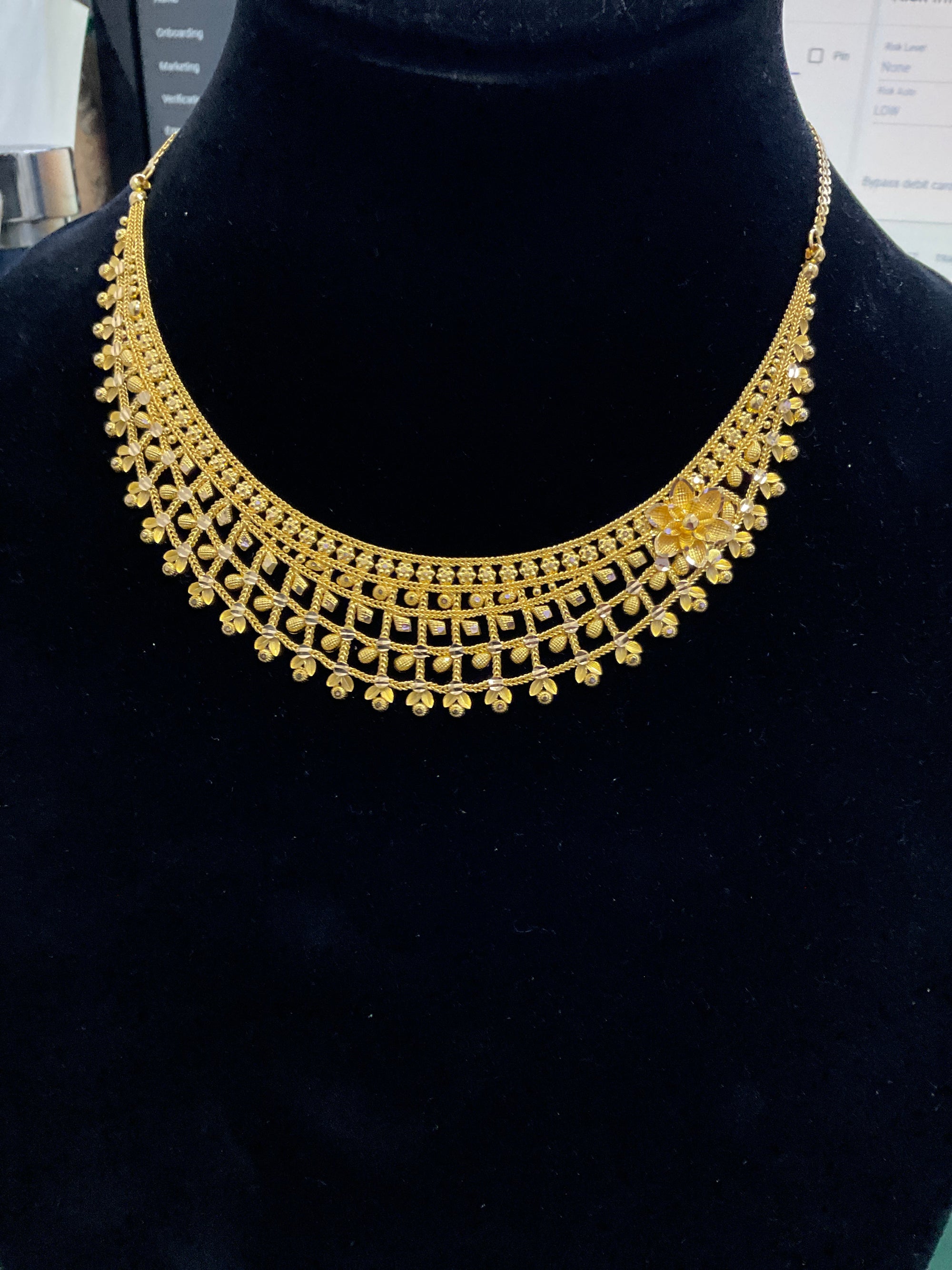 22K Necklace 2605483
