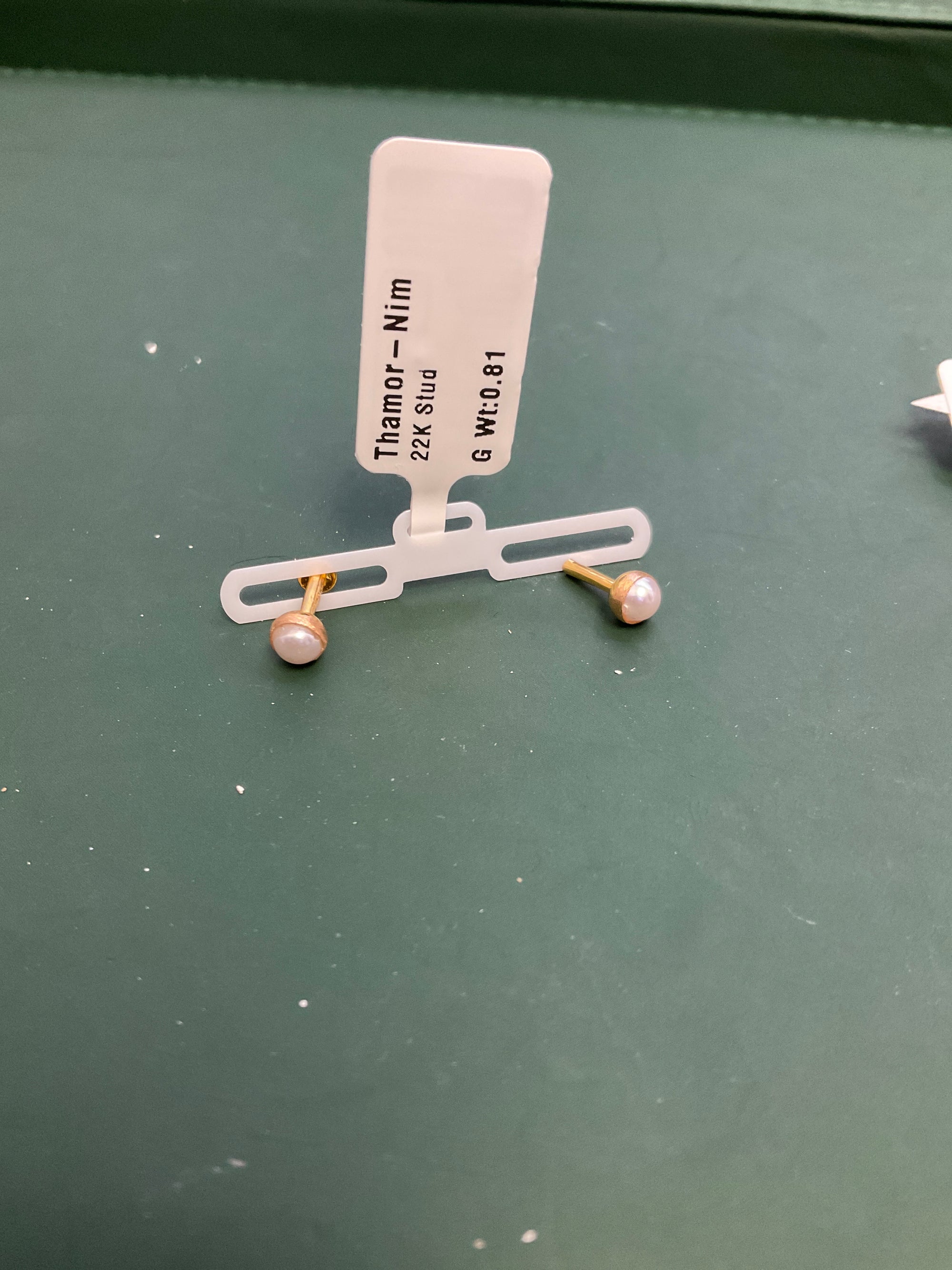 22K Earring 1911352
