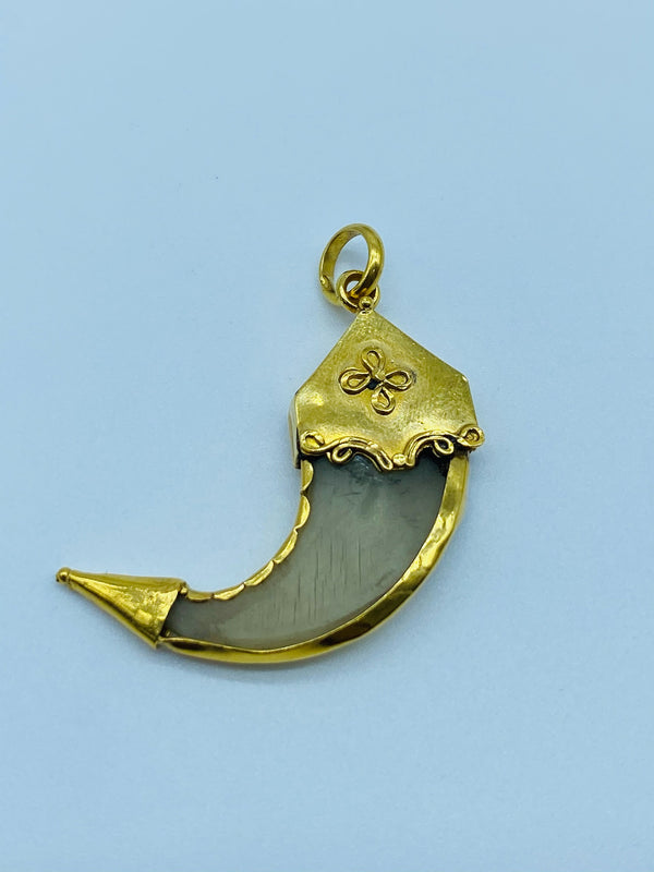 Gold crowned Tiger claw pendant