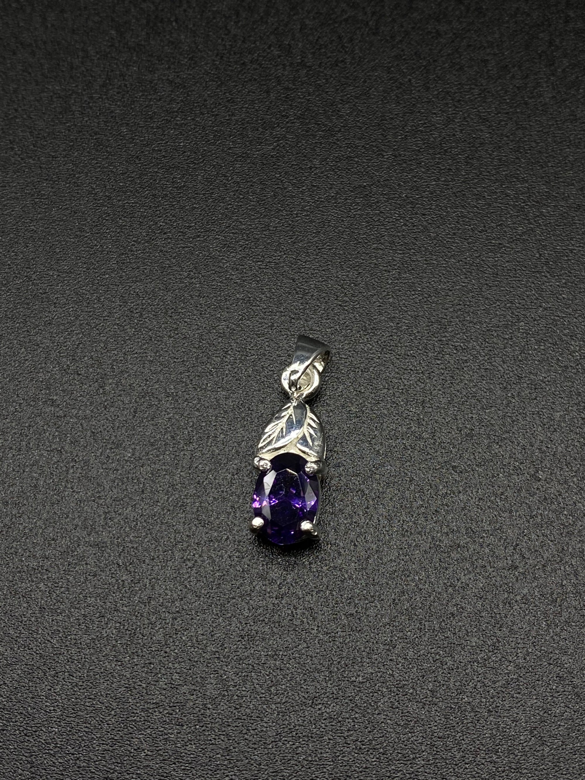 Silver Womens Pendant 193