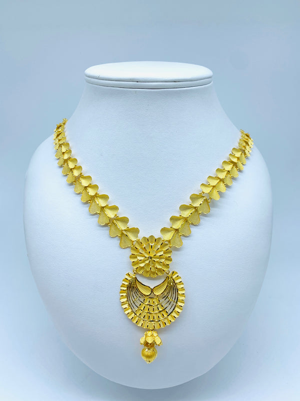 Leaf necklace with eclipse pendant yellow gold.